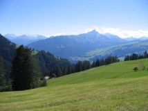 Blick auf den Heinenberg und den Piz Beverin