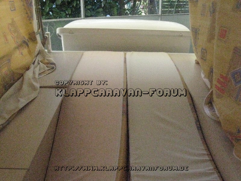 Kommode mit Sitzkissen