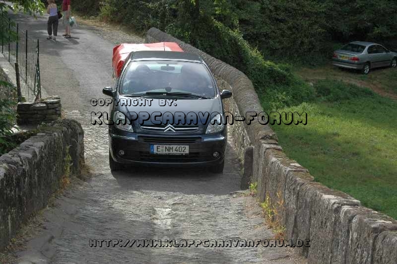 Manchmal gehts halt eng zu - 2 - Brücke bei Conques - Aveyron