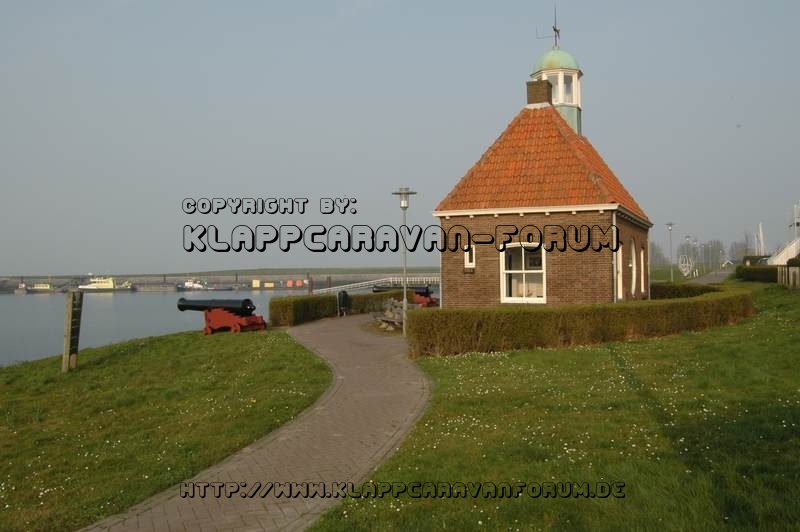 Hafen von Wemeldinge - Häuschen mit Pegelanzeiger