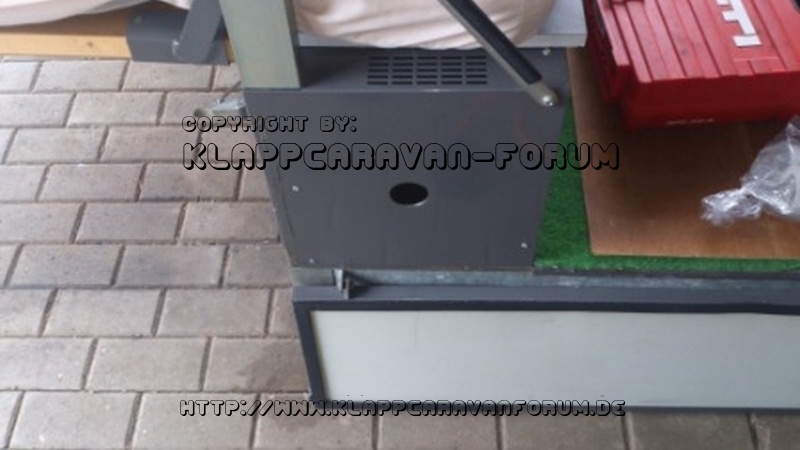 Dreiergespann-Beleuchtung und Steckdosen im Rechts Links Falter02