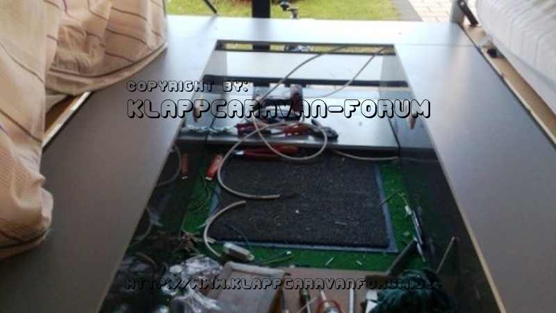 Dreiergespann-Beleuchtung und Steckdosen im Rechts Links Falter08