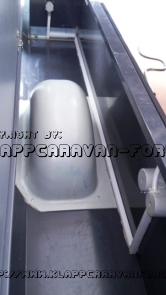 Dreiergespann-Beleuchtung und Steckdosen im Rechts Links Falter12