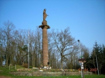 Mariensäule hoch über Waxweiler