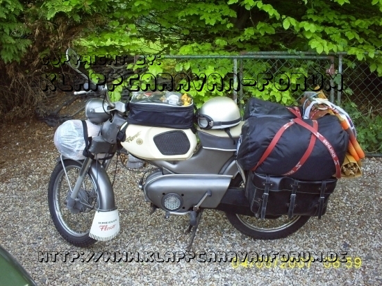 Kreidler Florett mit Campingausrüstung