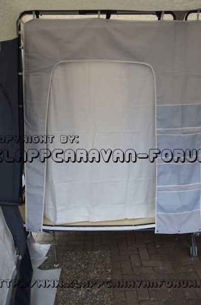 Camp-let - Hängeschränke mit Vorhang